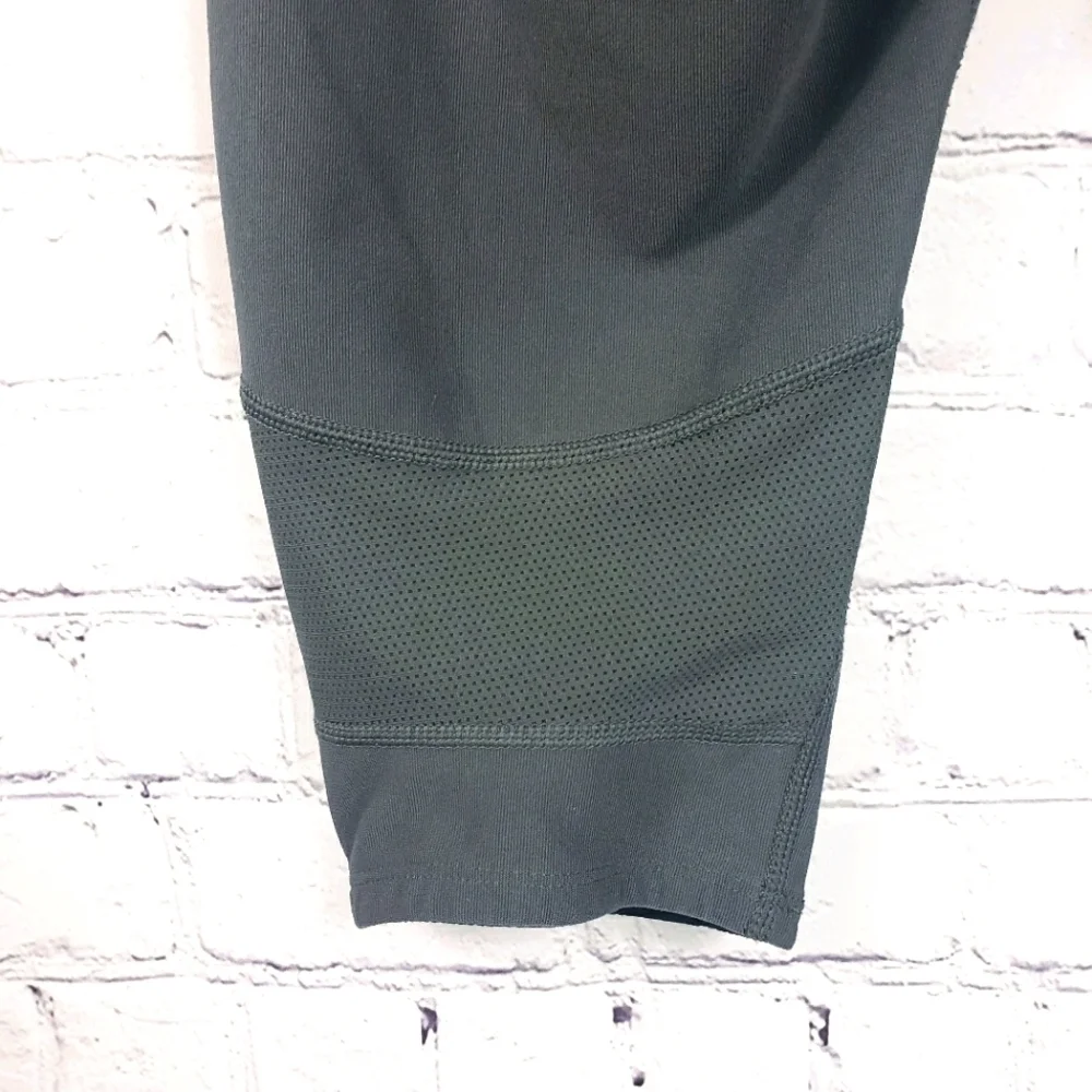 NIKE DRI-FIT Running Capris Gray Size M
